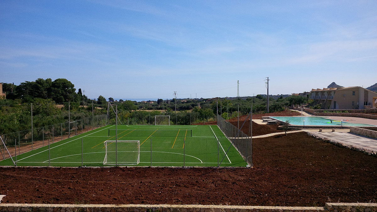 Campo di calcetto/tennis di Borgo Aranci realizzati da Piscine Systems